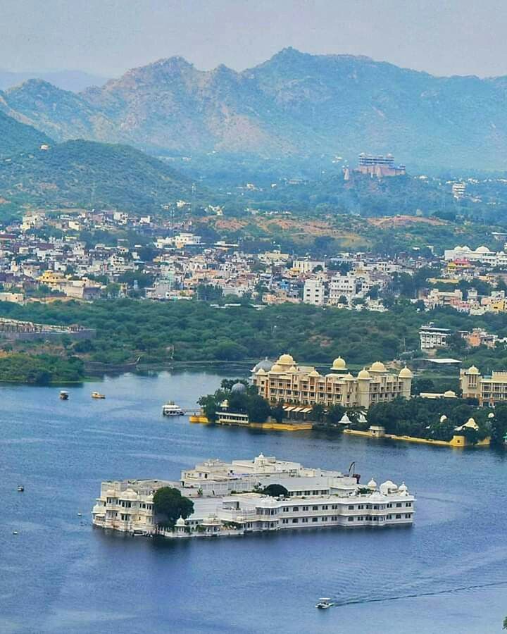 Lake Pichola and City Palace, Udaipur – The City of Lakes